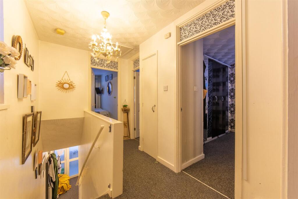 697 Monnow Way-14.jpg