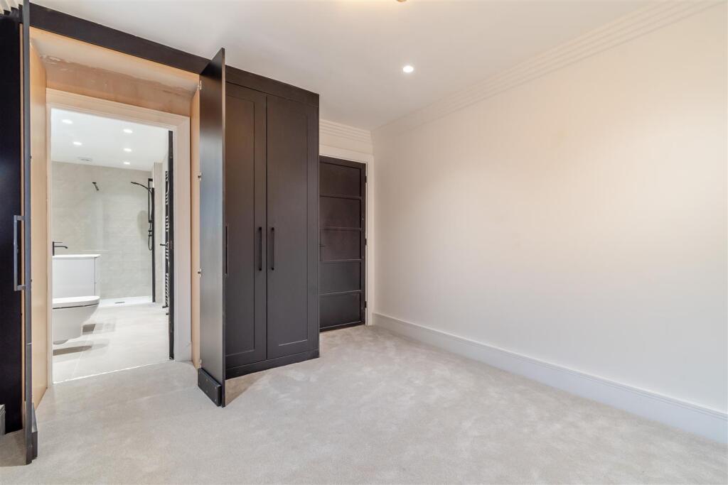 8628166-interior34.jpg