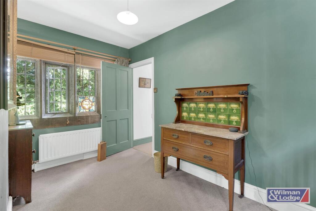 Period Property - Four Bed with Formal Gardens (14