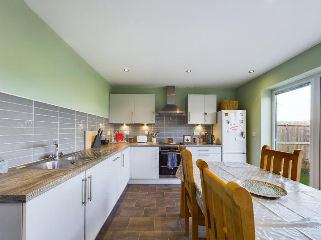Kitchen/Dining Area