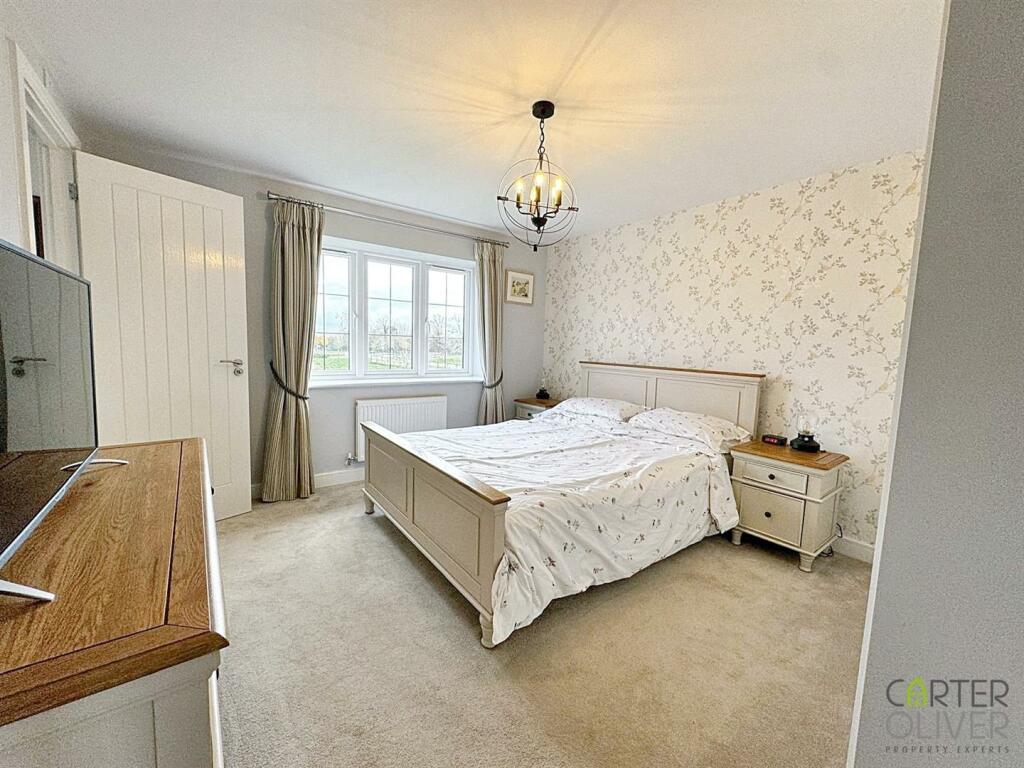 BEDROOM 1 (FRONT)