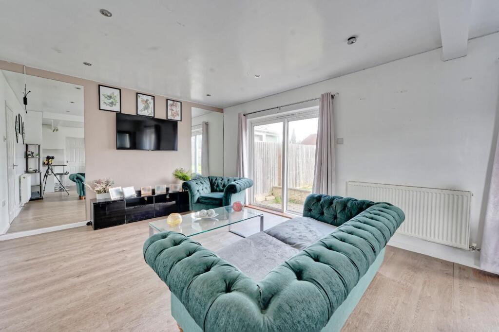 30 Henley Park BS49 4JH 25.jpg