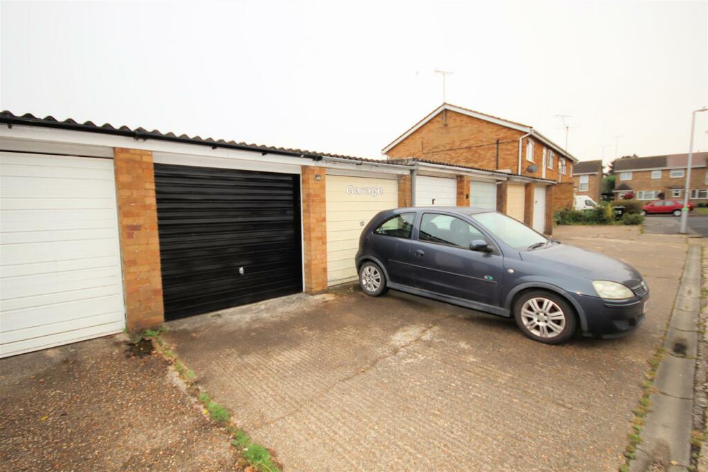 Single Garage &amp; Parking