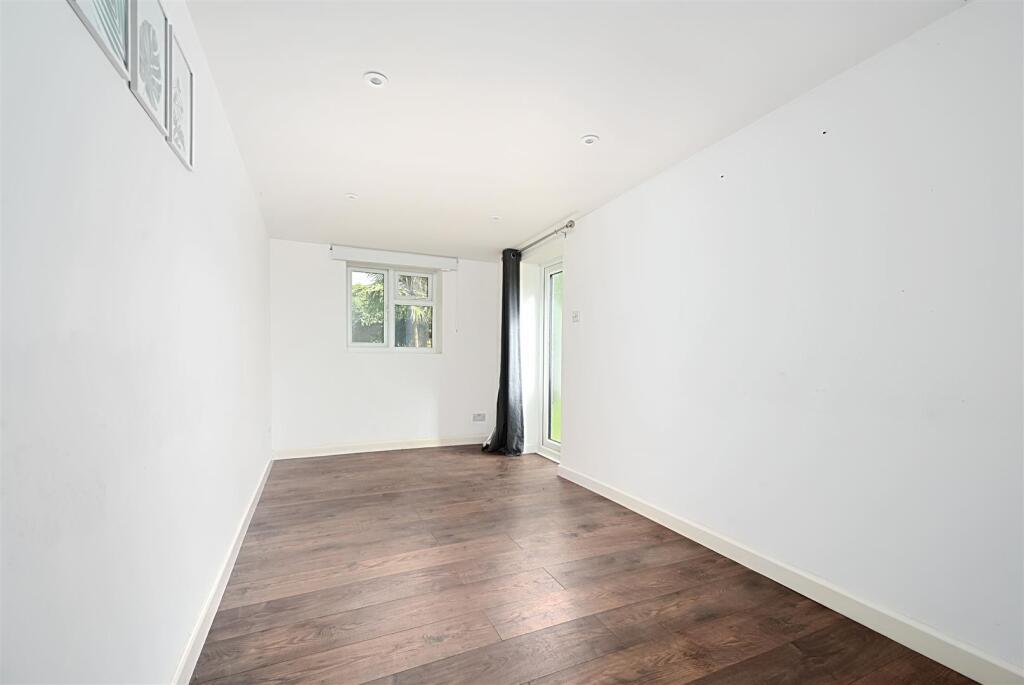 Hillside, BN41 (18).jpg