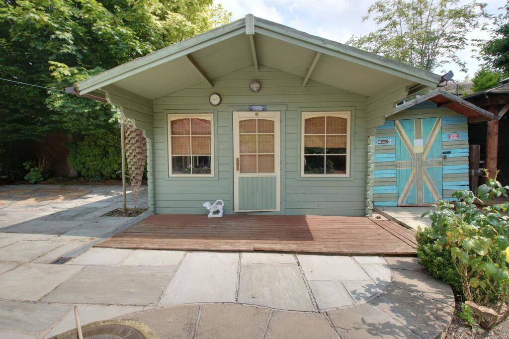 Norwegian Pine Log Cabin