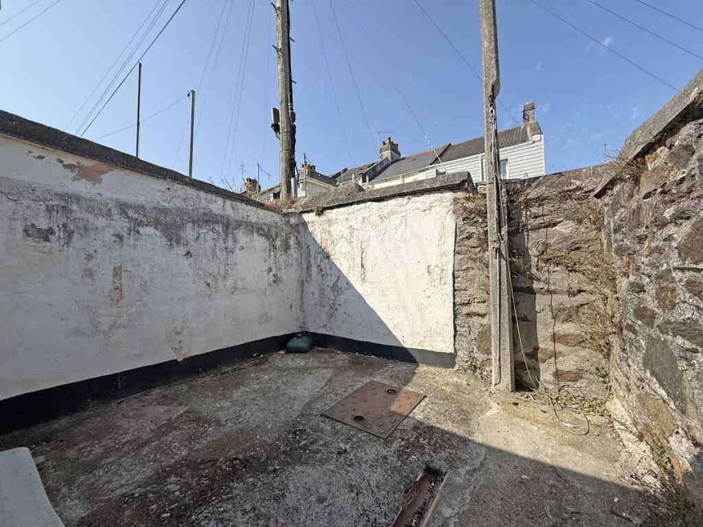 Renown Street 2 - Courtyard.jpg