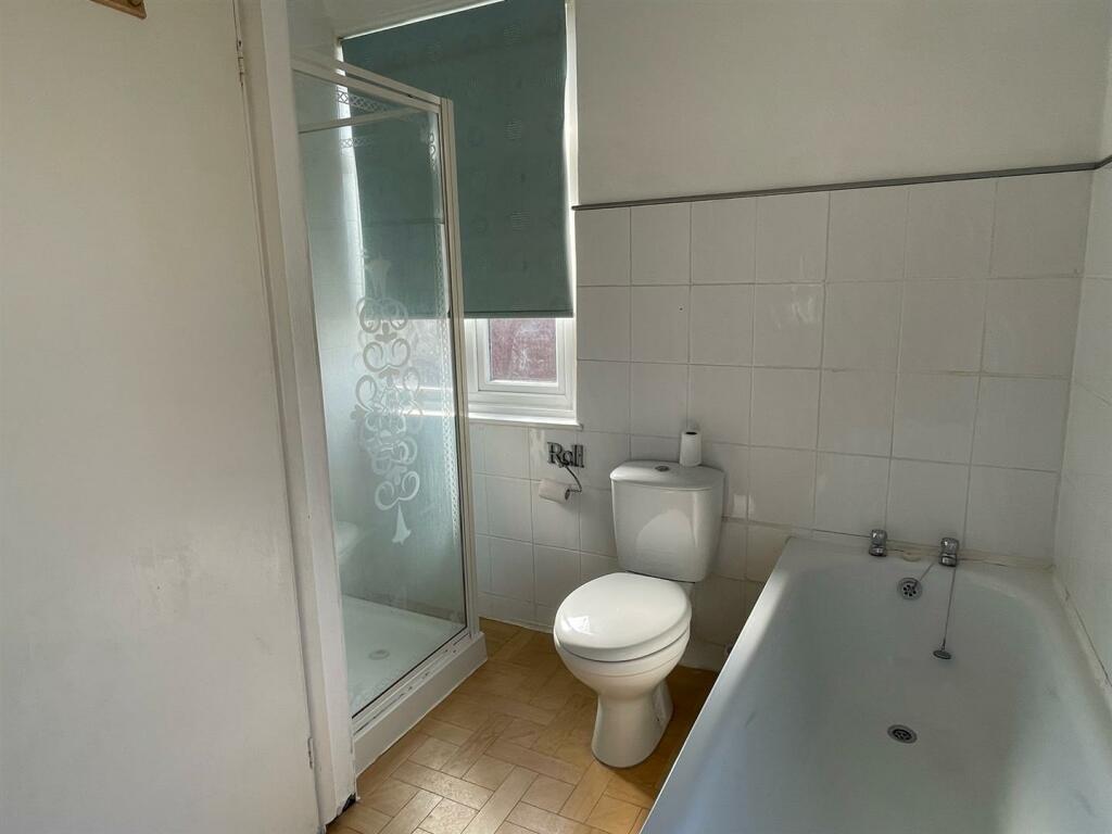Bathroom..jpg