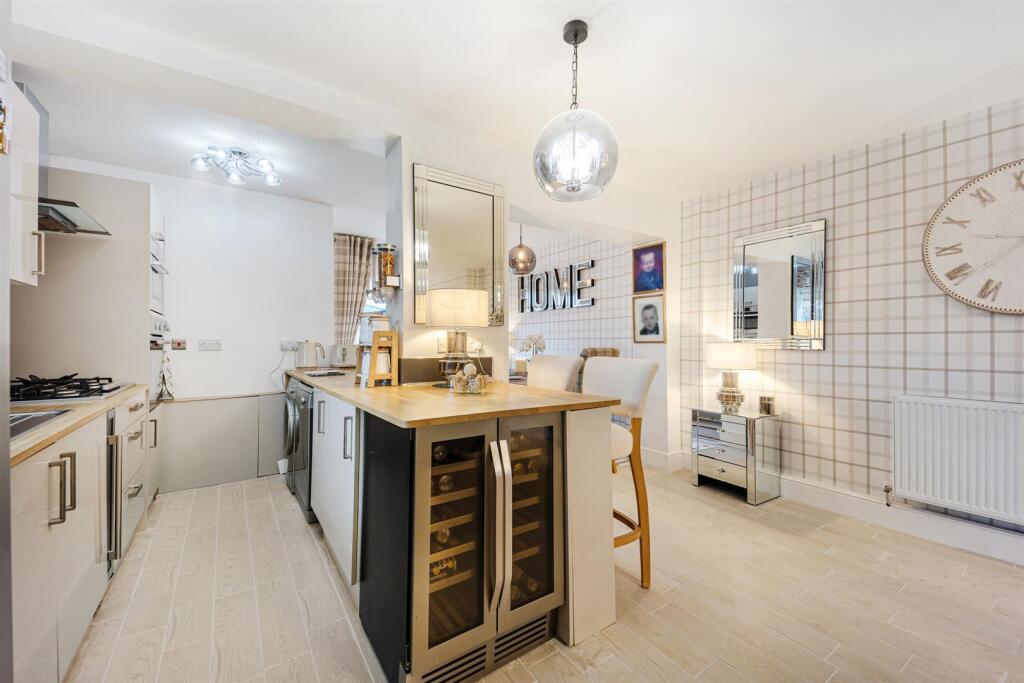 1 Thorndyke Close kitchen.jpg