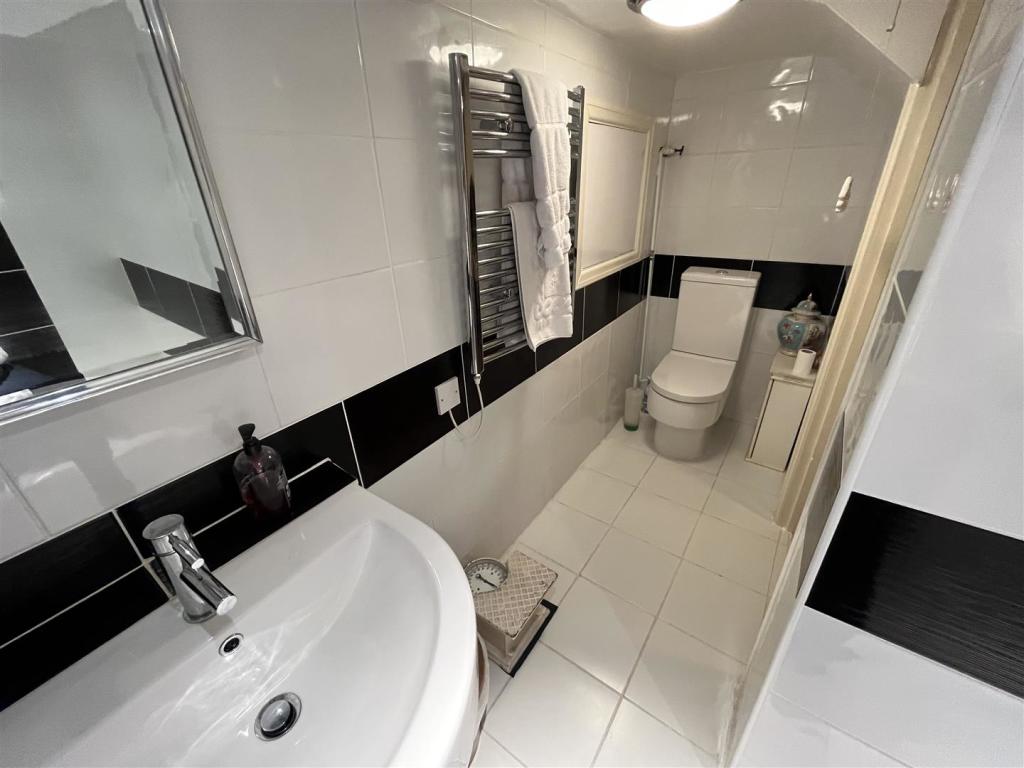 Shower Room.jpg