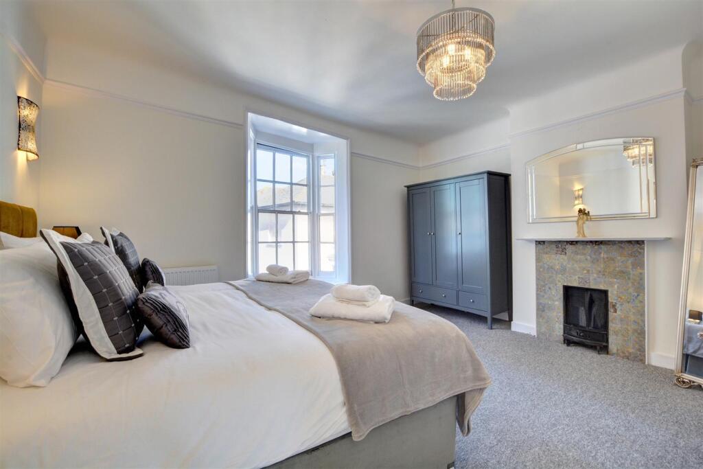 37a Traflagar Street Bedroom 2.jpg