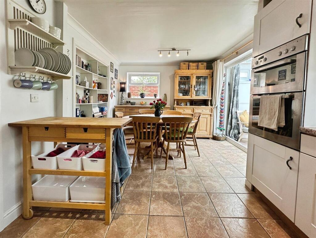 cfb0fa6a--4A93-A452-B0275B59654F-46764-00000FEC6D0