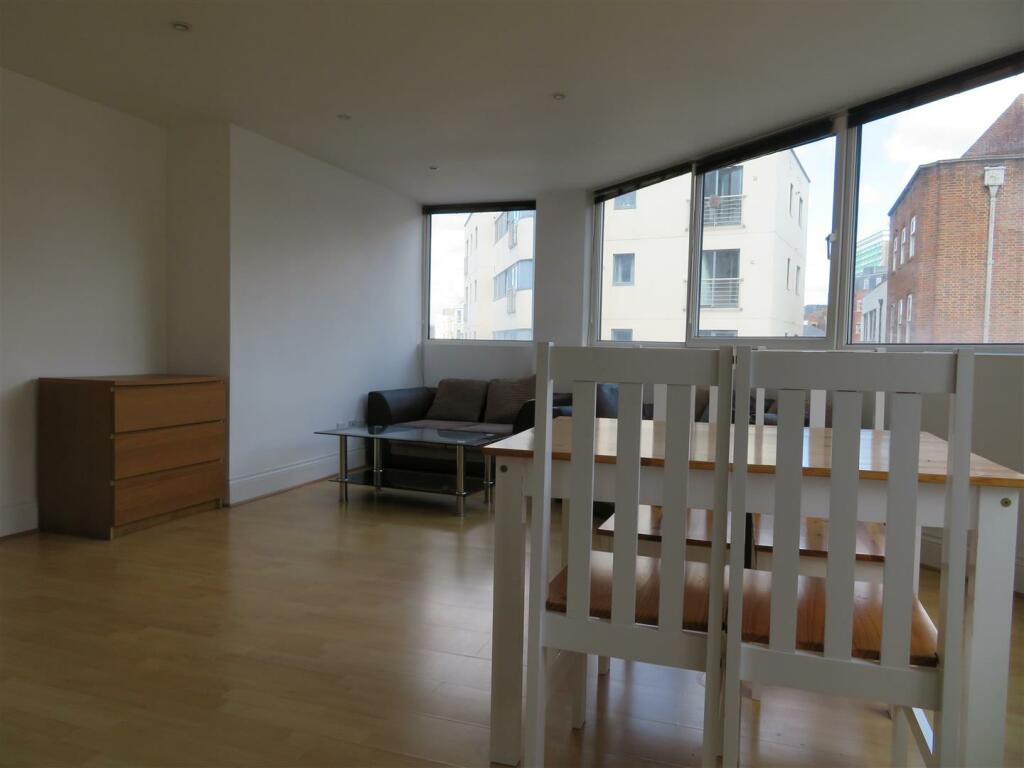 9 Kings House Lounge4.JPG