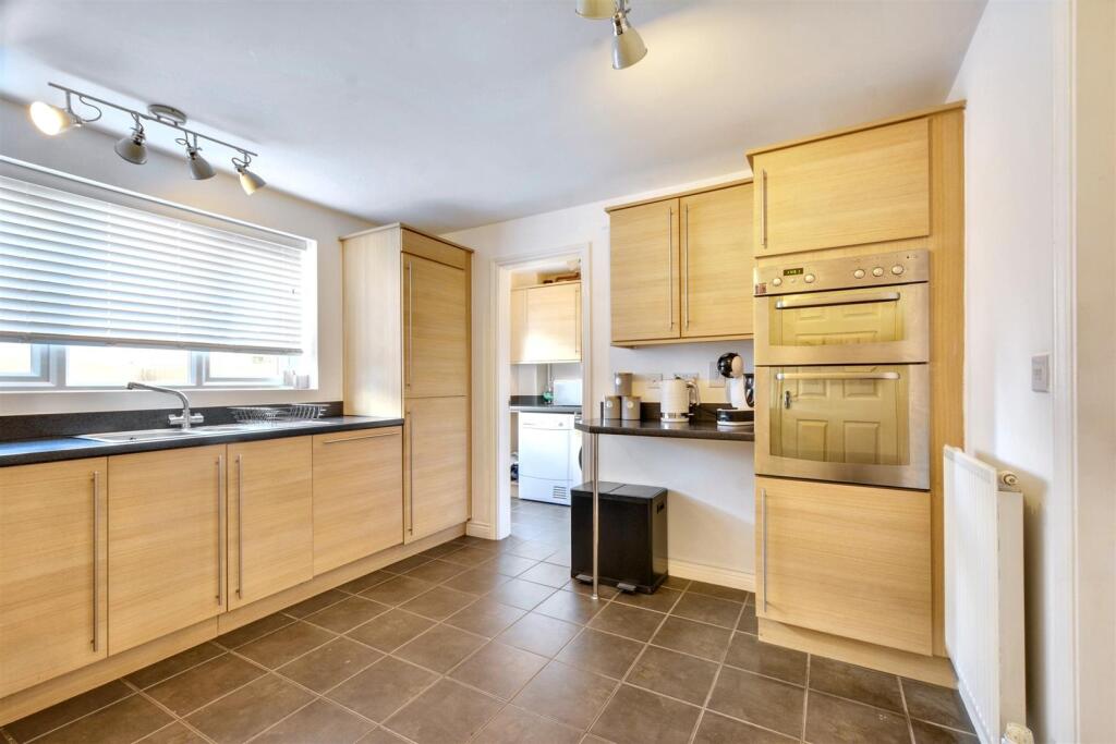 Kitchen_3.jpeg