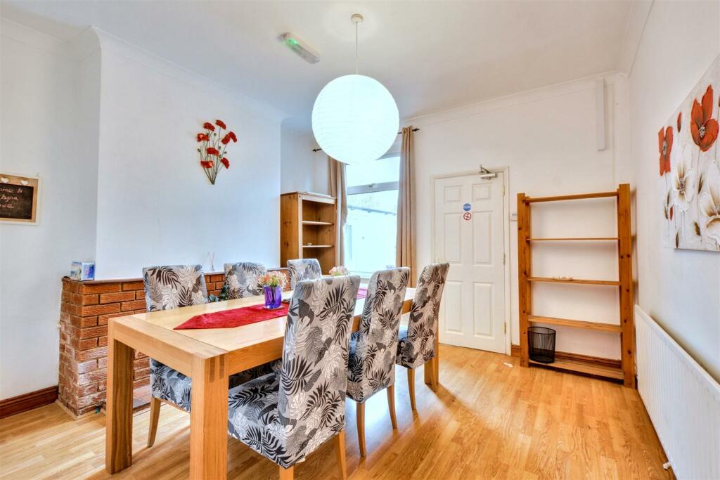 Dining Room_1.jpeg