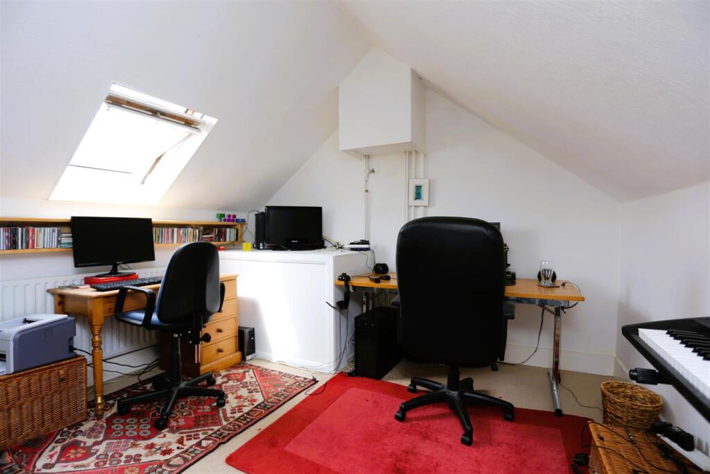 112 Cowper Street Bed 3.JPG