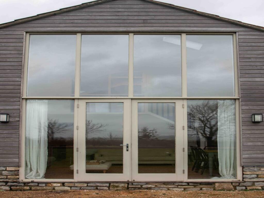 Gable end Glass Feat