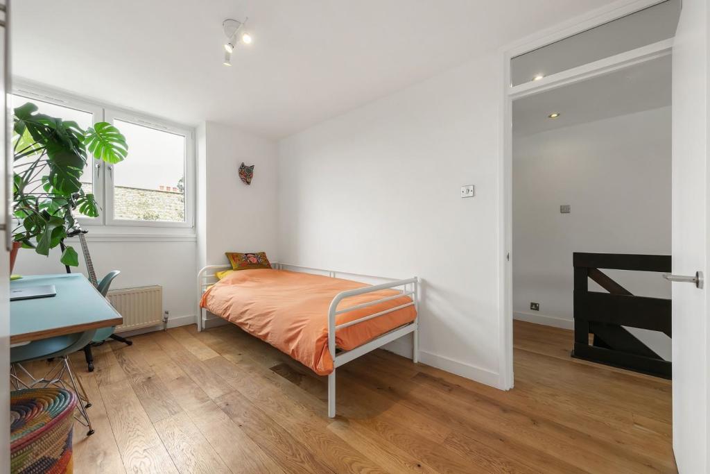 Bedroom (1).jpg