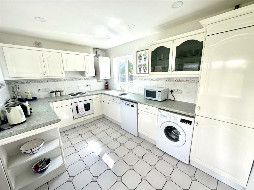 KITCHEN/BREAKFAST ROOM