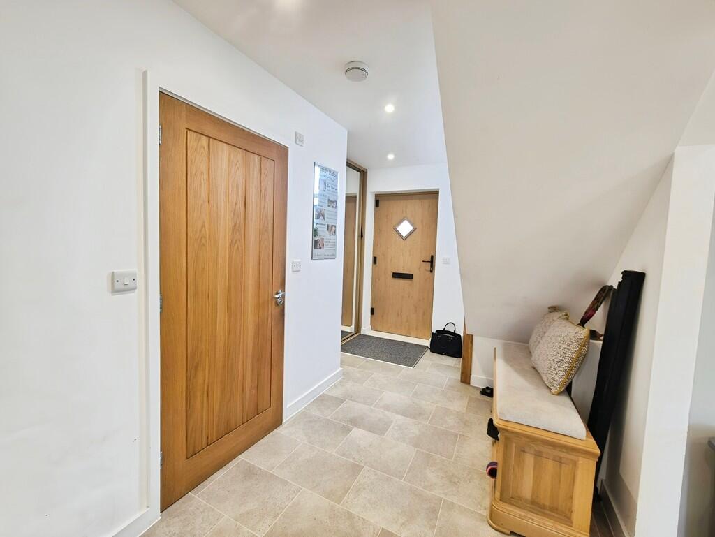 6247a384-10000300...