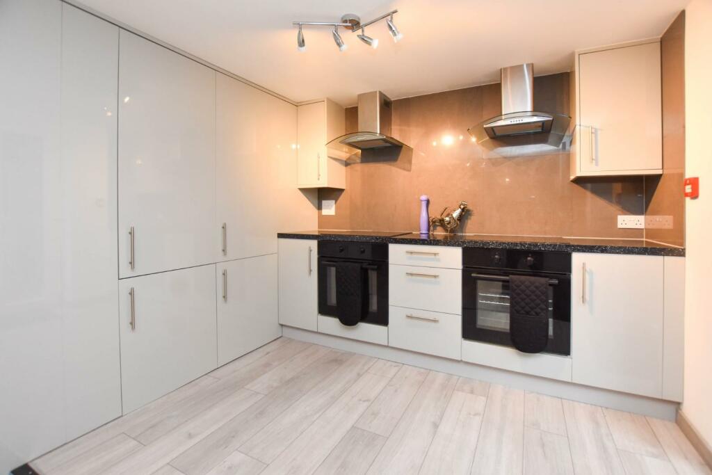 Communal Kitchen / Diner