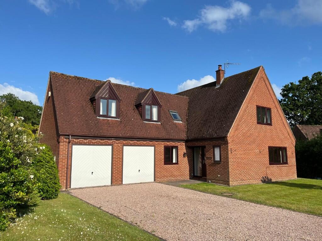 2 Vicarage Close, Worcester, Worcestershire, WR2 6PA