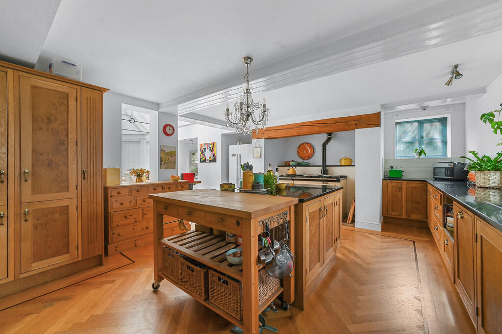 PT-TV-HawksmillHo...