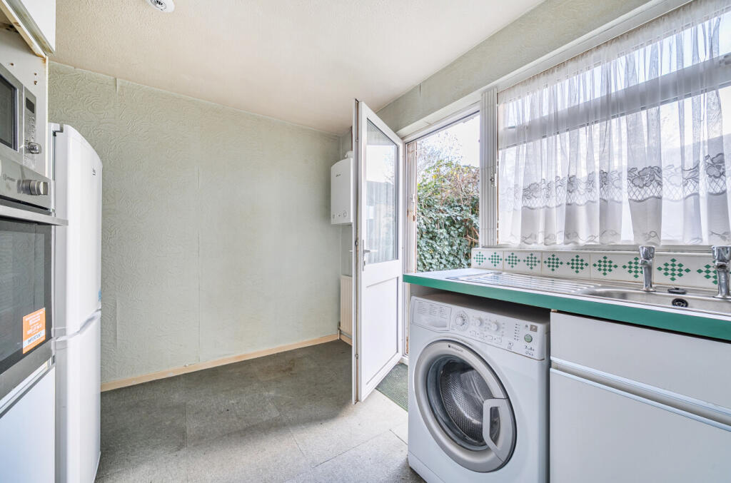 1386184-8-692ef9b...