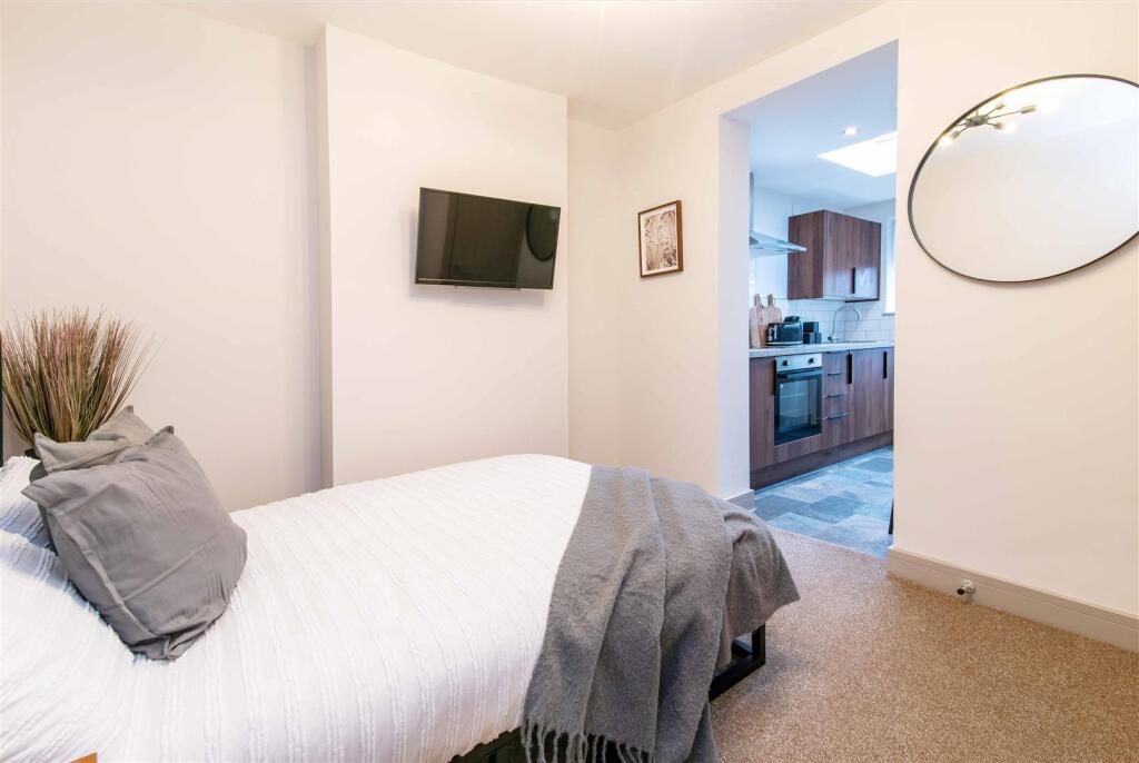 21 castle rd low-res-15.jpg