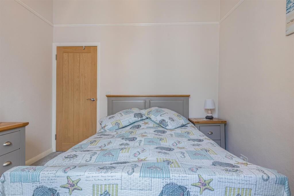 A09 - 18 Fairfax Place Dartmouth, Flat 1 - 250207.