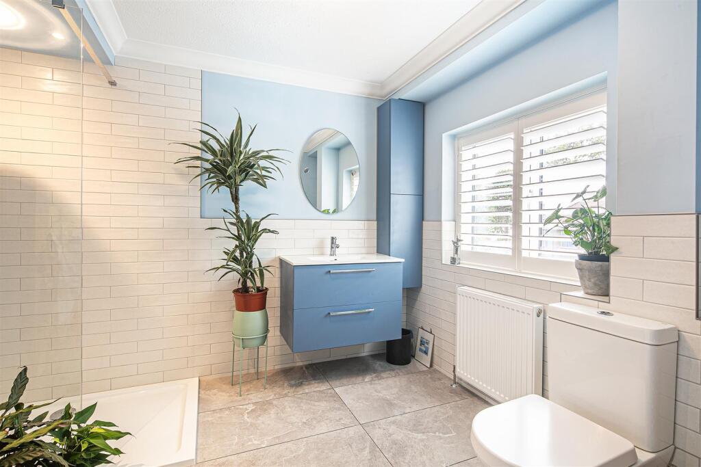 Ensuite to bedroom one