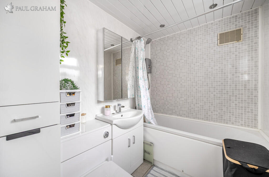 2b8e30f9-c7aa-4b0...