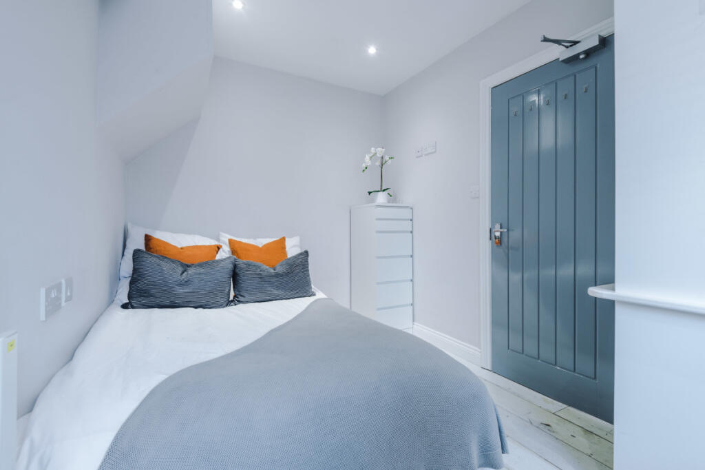 27 Woodcroft Road Bedroom 24