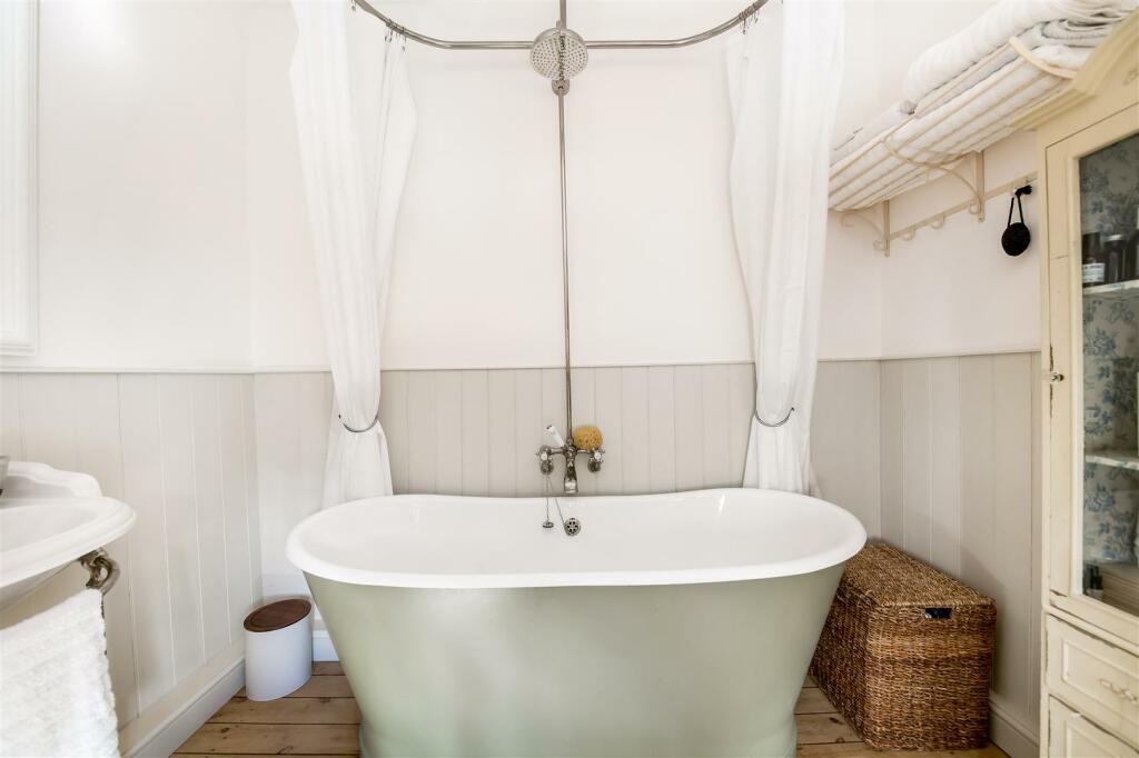 HOUSE BATHROOM