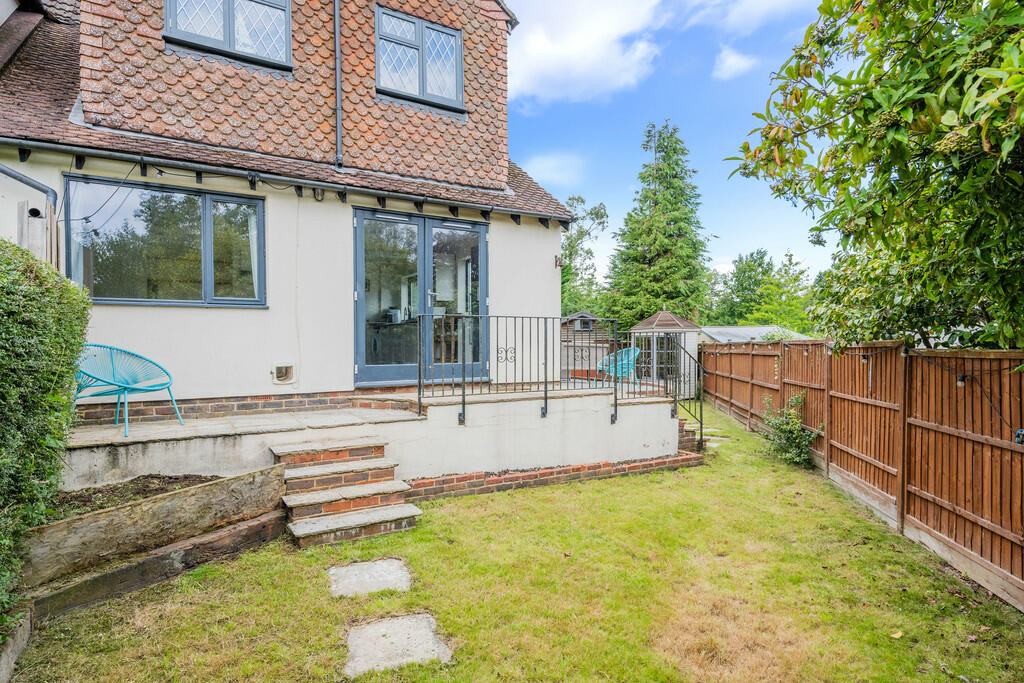 DORMANS ROAD, 1 -...