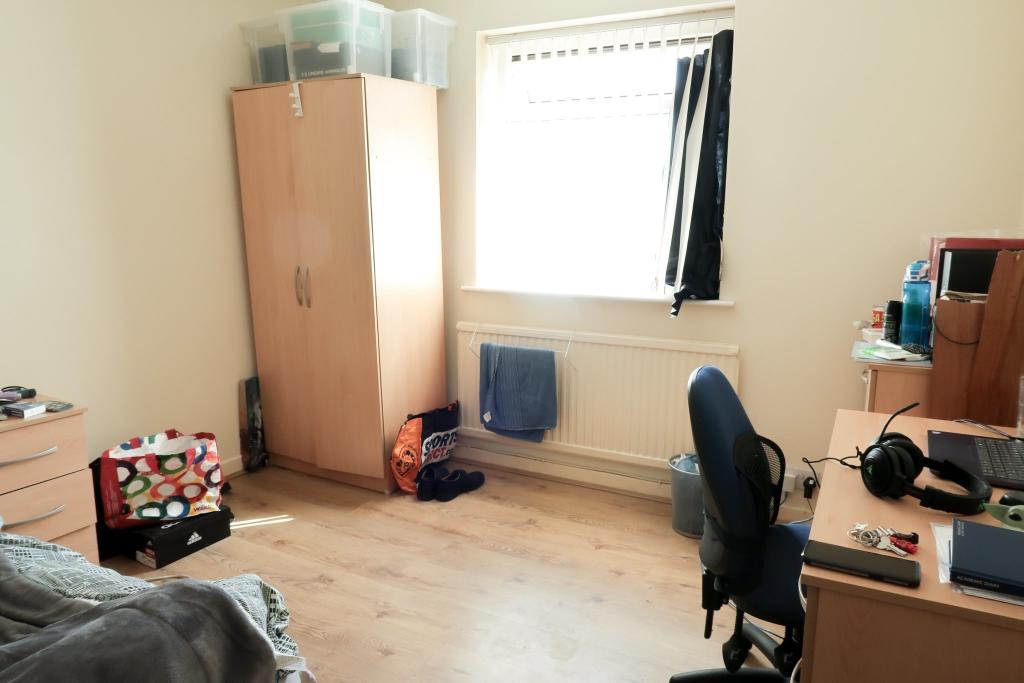 Bedroom 4 desk
