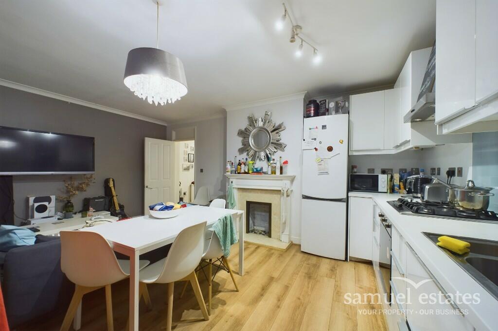 Living Room / Kitche