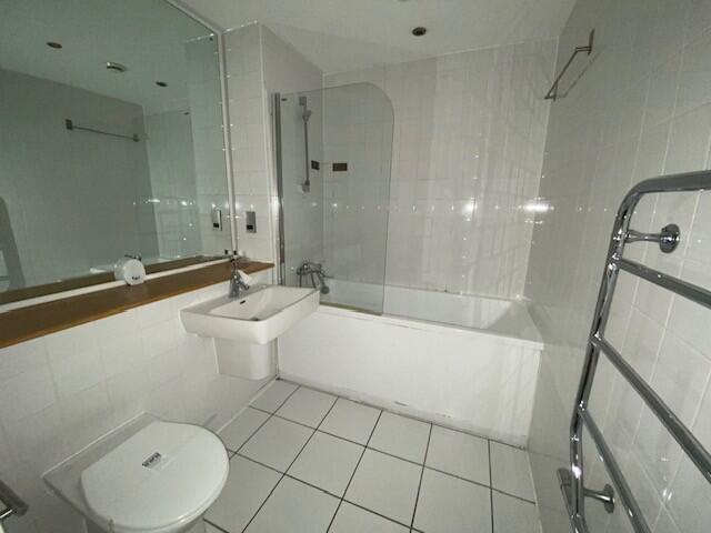 BATHROOM T202509221436.jpg