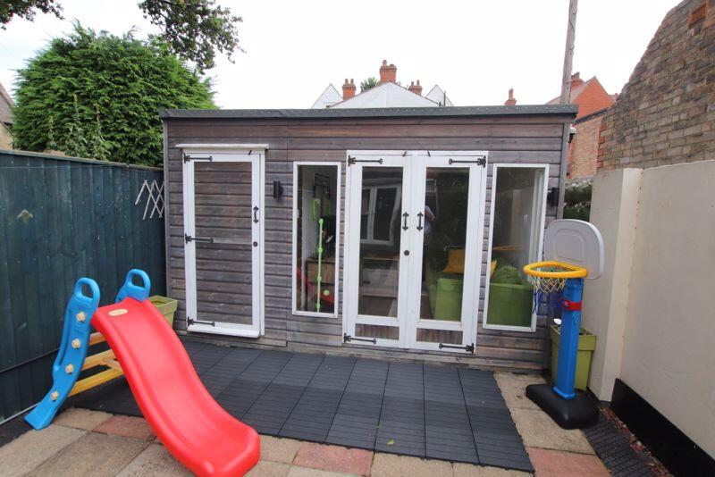 Summer house and store