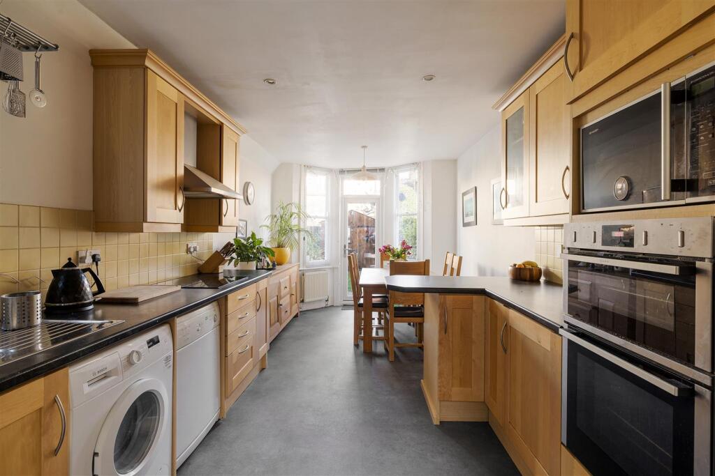Gordon Road, E11