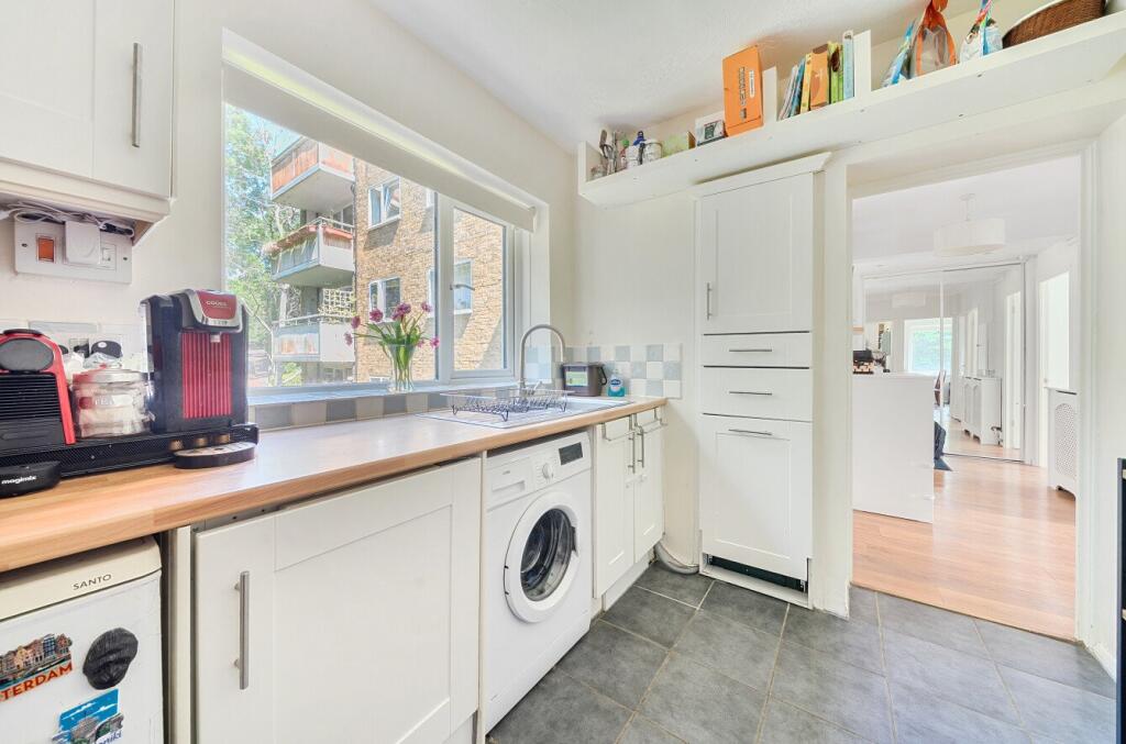 1289915-15-682493...