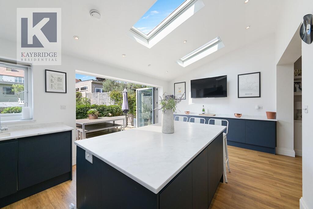 Bridgewood Road, Worcester Park - KT4 8XS