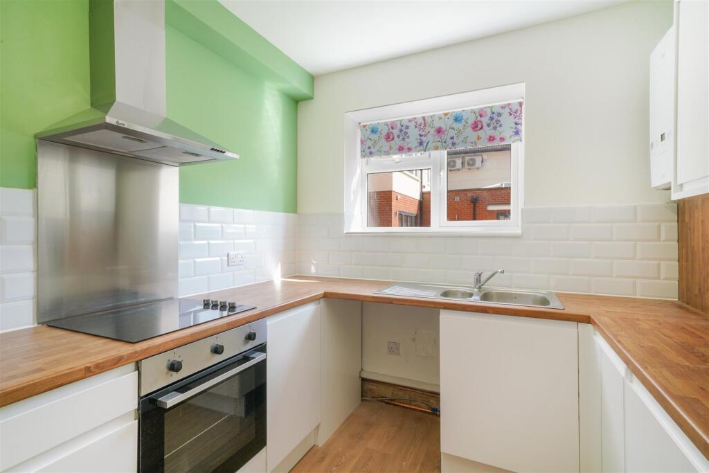 2 Circle Court, Harrowdene Road - dPjSthIFWgAujNcb