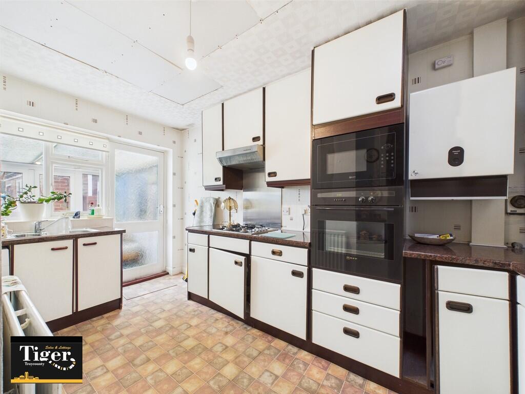 CAM02176G0-PR0585...