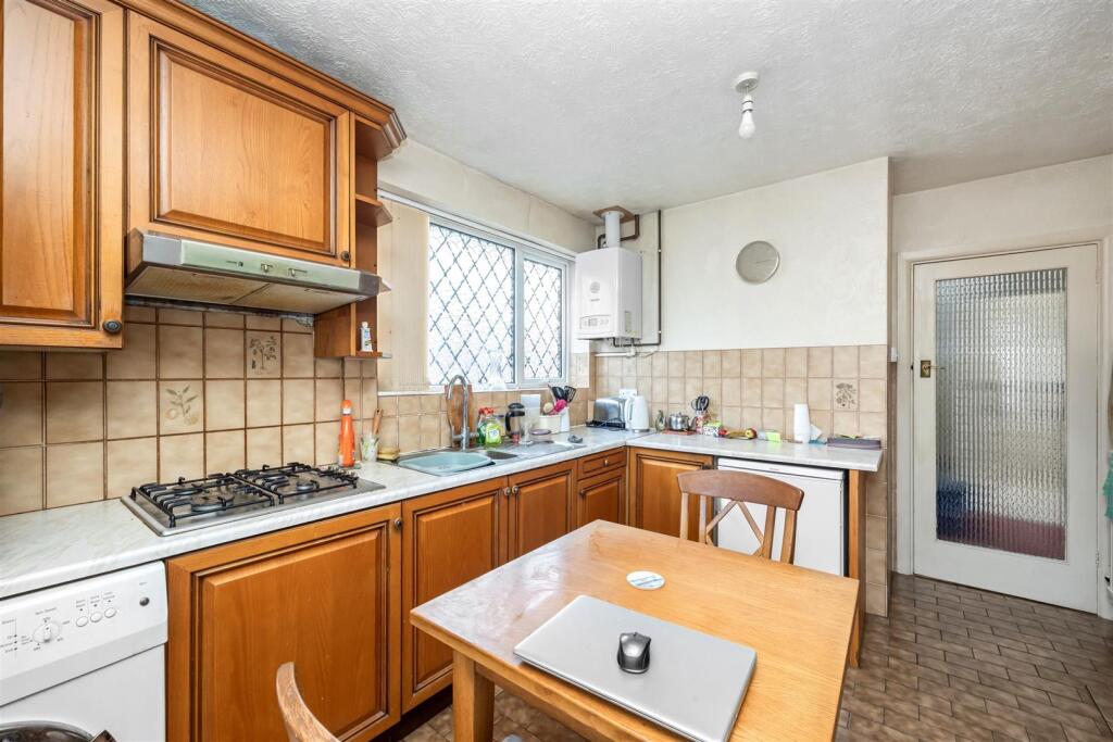 Larkfield Way 20 KITCHEN.jpeg