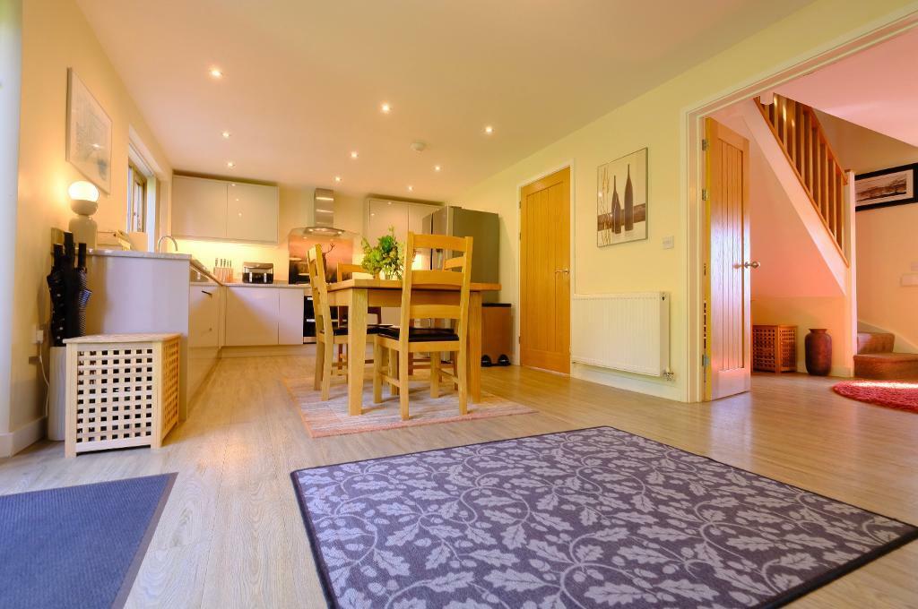 Kitchen/Dining area