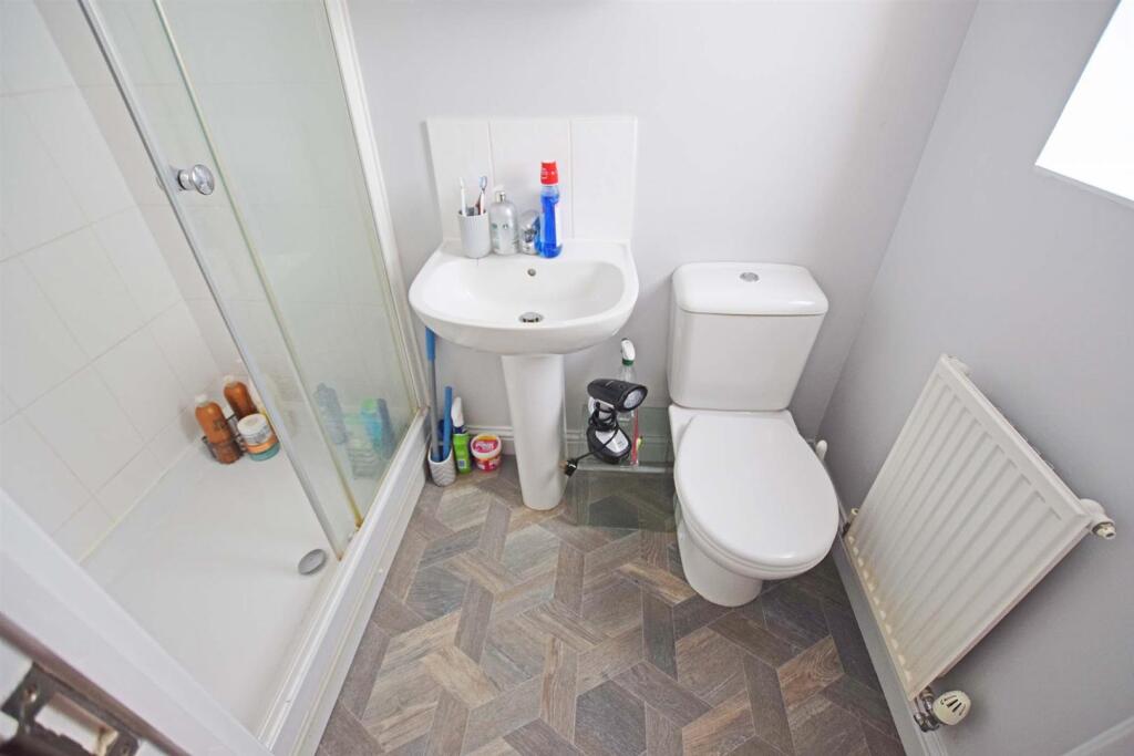 EN-SUITE SHOWER BEDROOM 2