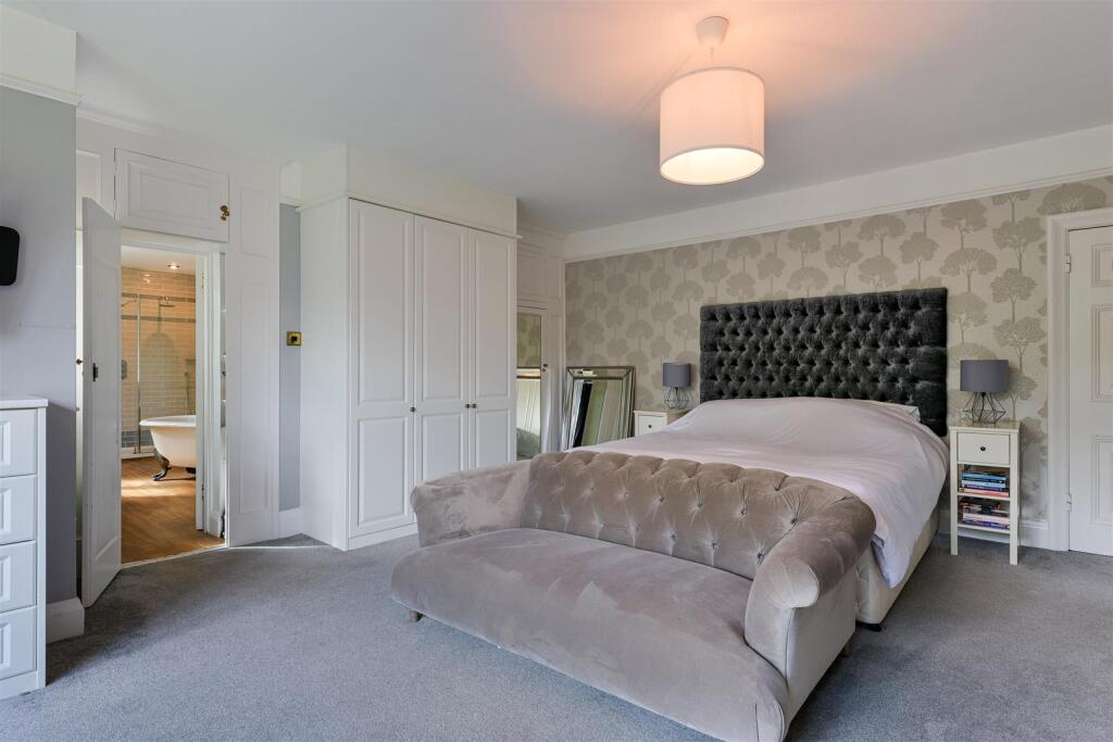 FAR END (INTERNALS) (32).jpg