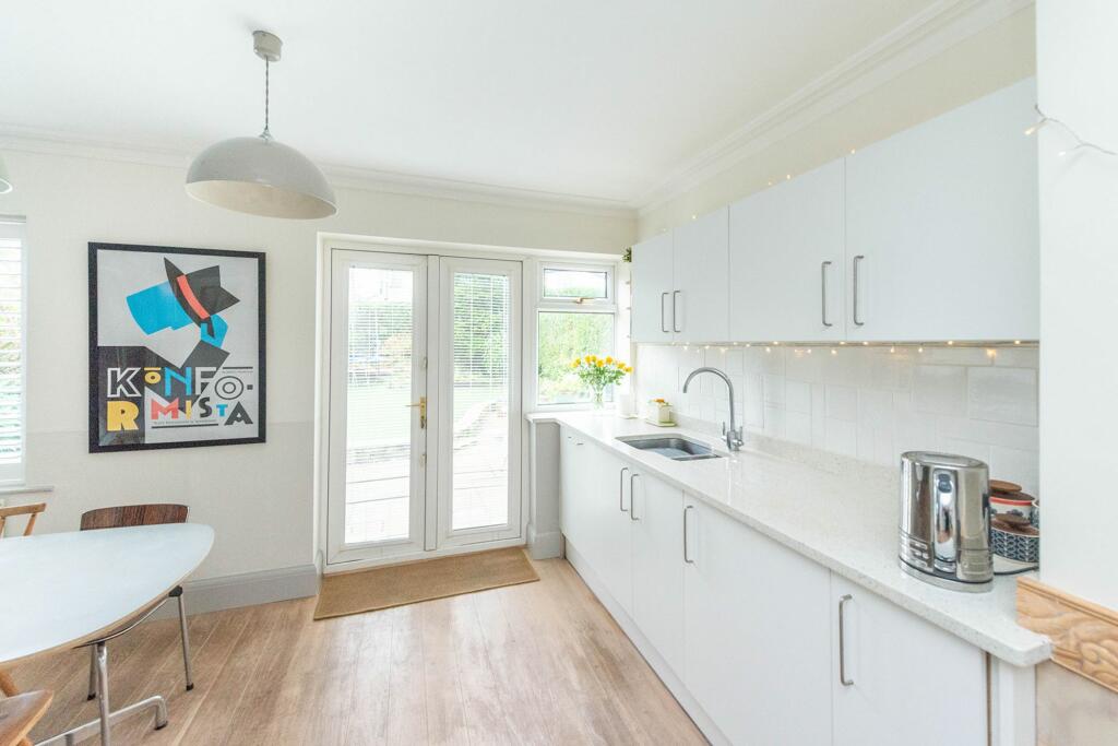 KITCHEN/DINER AND LOUNGE