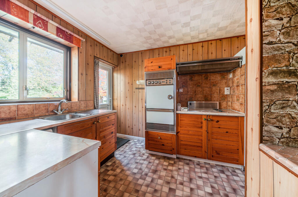 1371447-12-68f8b6...