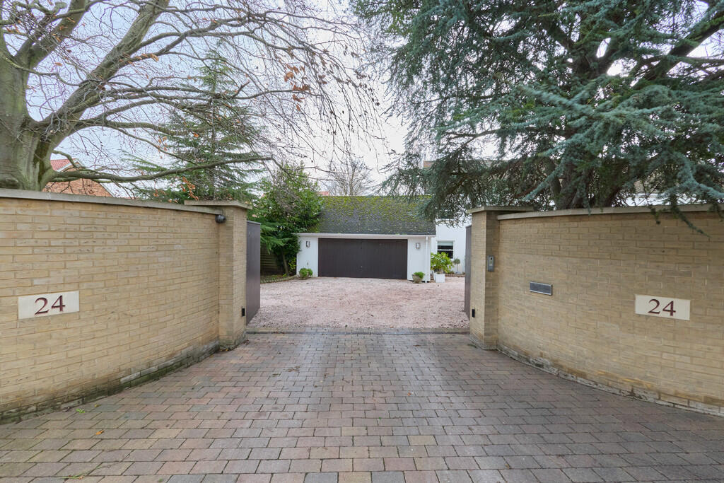 23 Worlington Roa...